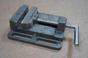 lot 91 image: Drill Press Vise