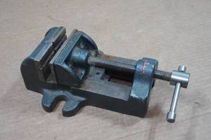 lot 93 image: Craftsman Bench Vise