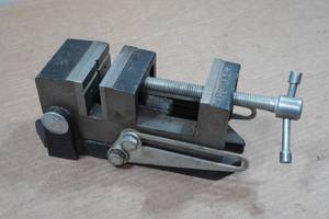 lot 94 image: Drill Press Vise