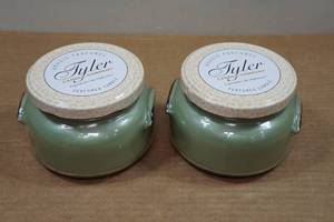 lot 124 image: 2 Tyler Candle Co 22oz Hippie Chick Candles