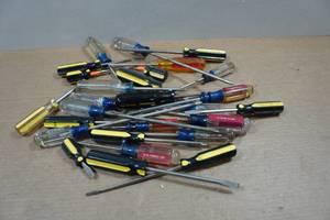 lot 209 image: Screwdrivers - Craftsman, Stanley