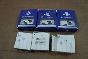 lot 238 image: 3 Apple Earpods & Sony Earbuds
