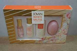 lot 255 image: Jovan White Musk Gift Set