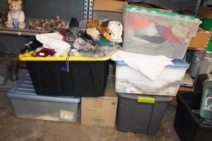 lot 291 image: Large Assortment of Clothing and Linens