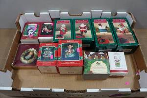 lot 299 image: Assorted Christmas Ornaments