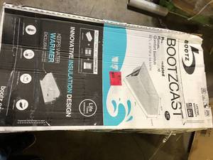 lot 36 image: Bootz Industries Bootzcast 60 in. x 30 in. Soaking Alcove Bathtub with Left Drain in White scratched see pictures    Customer Returns See Pictures