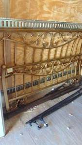 lot 109 image: King Size Metal Bed Frame and Extra TwinFull Frame