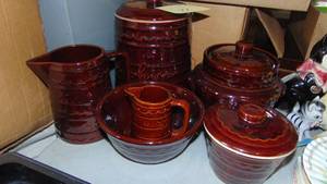 lot 77 image: Various Harcrest Stoneware