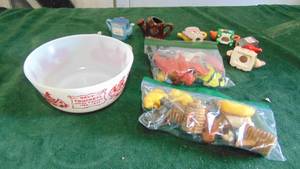 lot 85 image: Miniature Teapots, Vintage Toy Animals and Davy Crockett Bowl