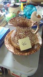 lot 86 image: Spongeware Pitcher and Bowl