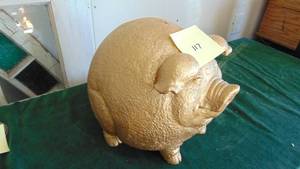 lot 117 image: Large Gold Plastic Piggy Bank