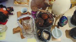 lot 131 image: Misc Decor Items