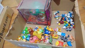 lot 140 image: Smurfs, Sesame Street and Other Misc Plastic Figures