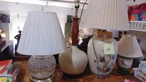 lot 144 image: 4-Table Lamps and 1 Floor Lamp