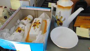 lot 162 image: Vintage Mikasa Japan Dishes