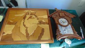 lot 181 image: Battery Operated Wolf Clock and Wood Crafted Wall Hanging