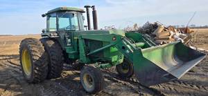 lot 15 image: John Deere 4640 With JD 725 loader