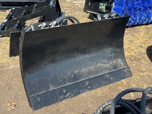 lot 6018X image: SDLANCH Mini Skid Steer 39 Inch Snow Blade
