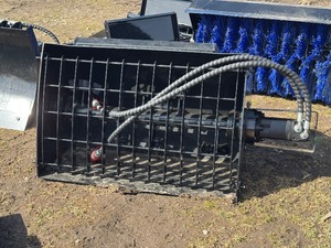 lot 6001X image: SDLANCH Mini Skid Steer 35 Inch Mixing Bucket