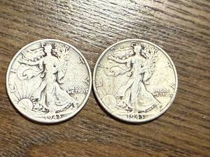 lot 17 image: 2 - 1943 Walking Liberty Half Dollars