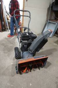 lot 9 image: Sears Craftsman 22 Snowblower. Electric Start.