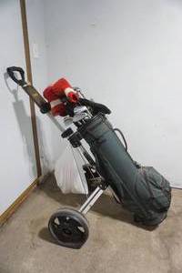 lot 12 image: Golf Caddy with Bag and Clubs, comes with Golf Tees and Balls