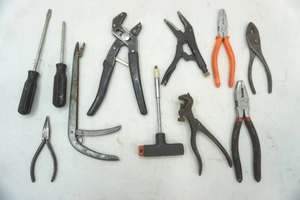 lot 69 image: Vise grips, pliers, screwdrivers