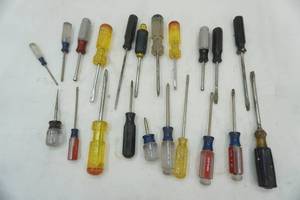 lot 74 image: Screwdrivers