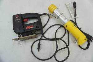 lot 79 image: Skil jig saw, treble light