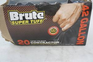 lot 82 image: Brute contractor bags
