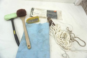 lot 101 image: Cleaning brush , dash duster, chemical gloves