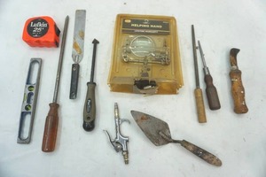 lot 102 image: Helping Hand tool , tools