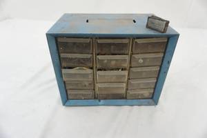 lot 110 image: organizer container