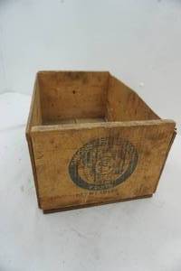 lot 120 image: Simons Fruit crate
