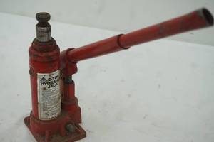 lot 123 image: Hydraulic jack