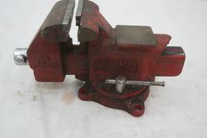 lot 151 image: Columbian bench vise