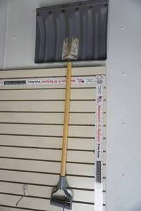 lot 211 image: Snow Shovel