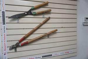 lot 232 image: Bypass Lopper & Shearer