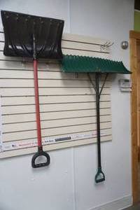 lot 243 image: (2ct) Snow Shovels