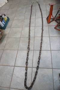 lot 256 image: 16 Log Chain with hooks