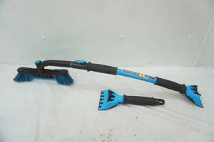 lot 268 image: Max Force Polar Vortex Snow Scraper and Brush