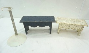 lot 276 image: Wooden Doll Benches (2ct) and Metal Doll Stand
