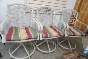 lot 286 image: Patio chairs
