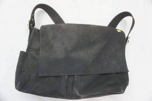 lot 216 image: Gap Messenger Bag. Black