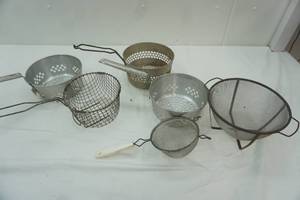lot 290 image: Vintage Aluminum Deep Fryer Baskets and Strainers