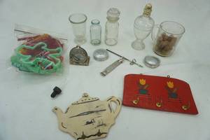 lot 301 image: Vintage kitchen baking items