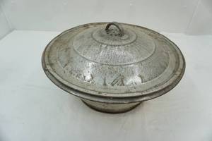 lot 311 image: Vintage Dough Rising bowl with lid
