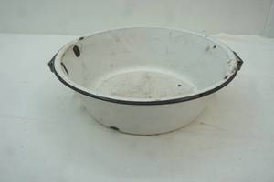 lot 315 image: Vintage Enamel White with black trim wash basin