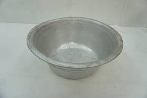 lot 320 image: Vintage Aluminum wash basin