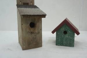 lot 328 image: Bird houses